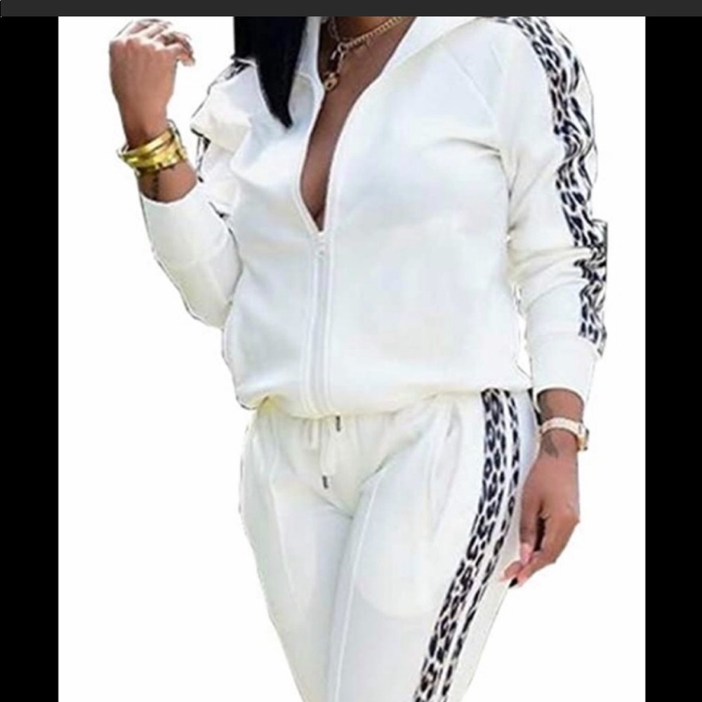 Super SEXY & Cute White w/ Leopard Print Stripes on the arms & legs Tracksuit!!